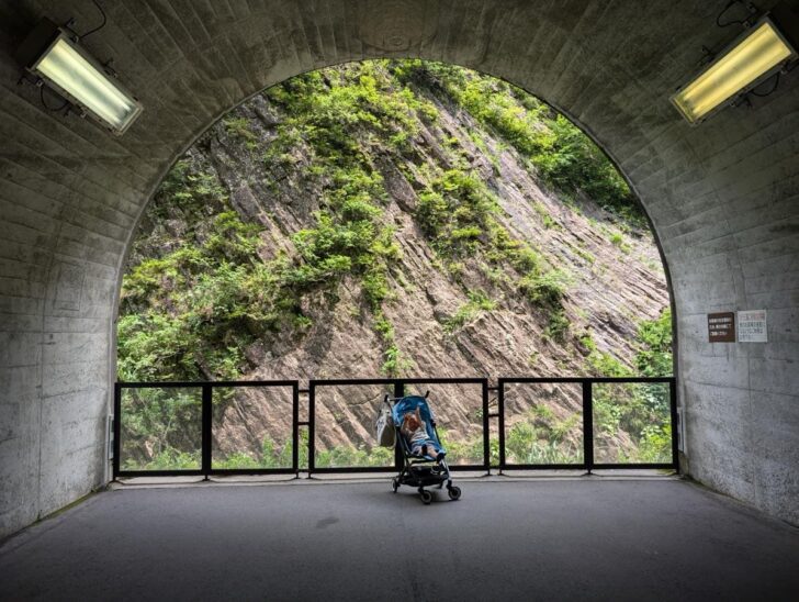 There are three places where you can see the outside gorge from the tunnel