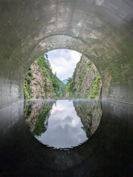 Endpoint of the Kiyotsu Gorge Tunnel, the ultimate scenic and photo spot