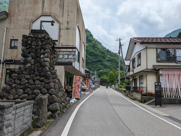 It's about a 5-minute walk from the closest, first parking lot to the tunnel entrance