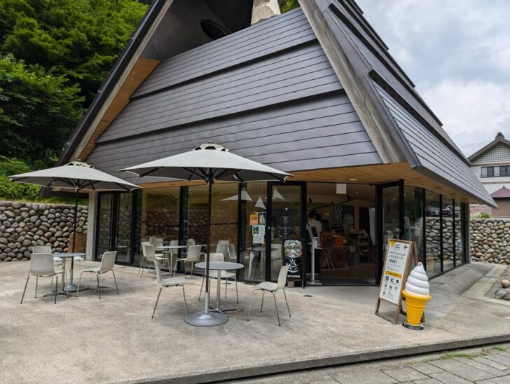 Kiyotsu Gorge's café and souvenir shop