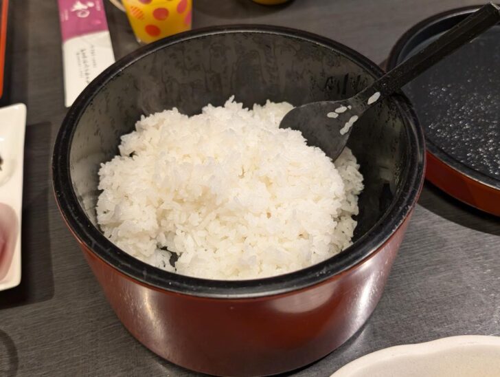 Freshly cooked rice in an ohitsu