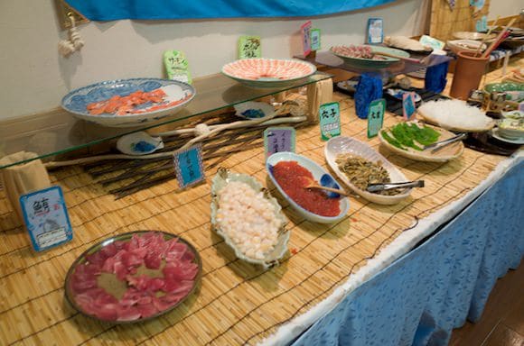 Tuna, salmon, squid, shrimp, salmon roe, and more were available for topping