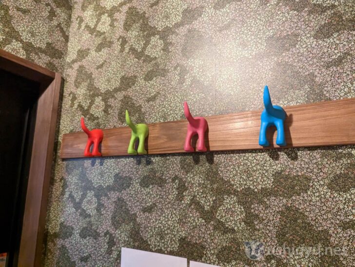 Dog-tail-shaped hook