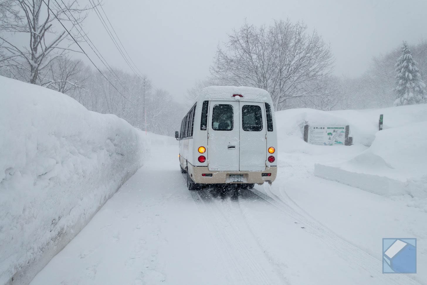 Akita Nyuto Onsen Yumeguri Bus