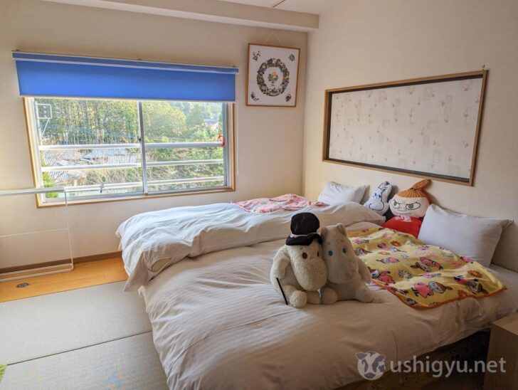 Plush Moomin parents on the bed