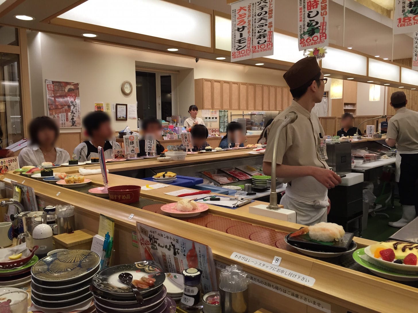 Toriton 4 - Sushi chefs greeting customers