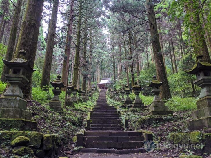 Once you pass through the torii gate, you can finally see the main hall