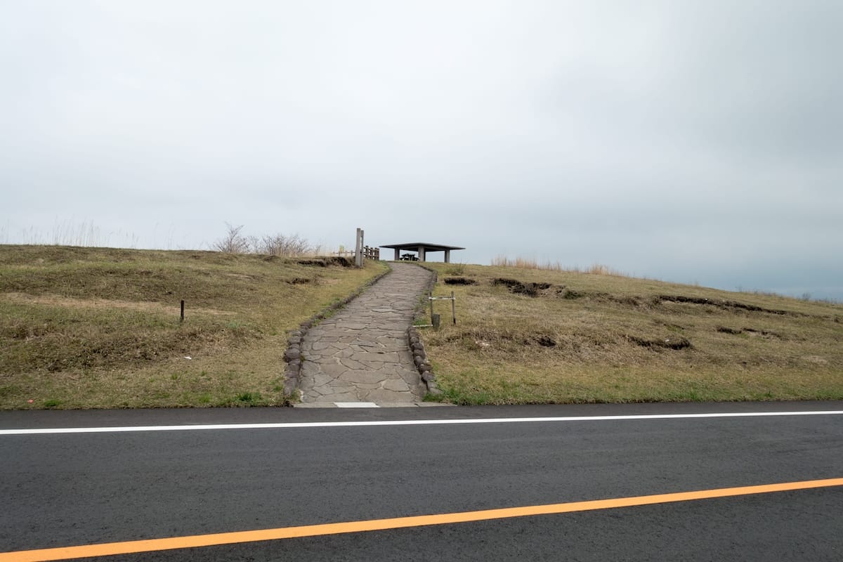 Pathway to Kabuto Rock viewpoint