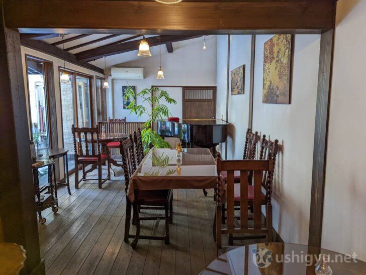 Interior with both Western and Japanese design elements