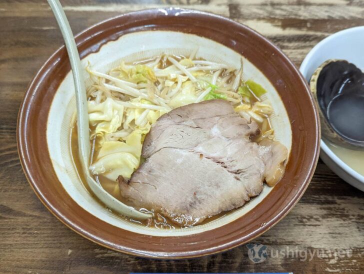 Topped with cabbage, bean sprouts, and a big slice of chashu—no noodles in sight