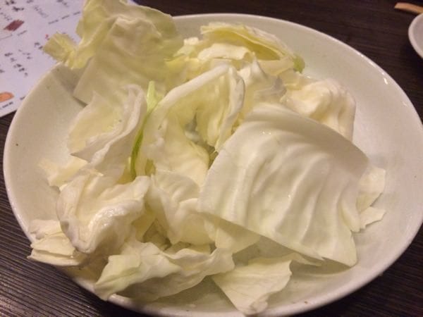 Plain cabbage served without sauce as an appetizer