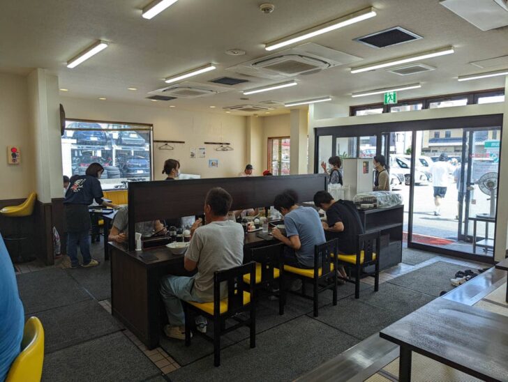 Easy for anyone from solo diners to families with children to enter comfortably