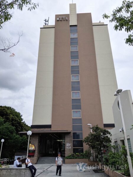 Just a 30-second walk from JR Mejiro Station to Hotel Mets Mejiro