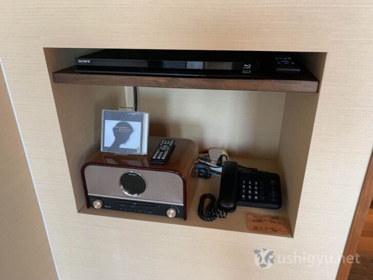 Stylish CD and Blu-ray players