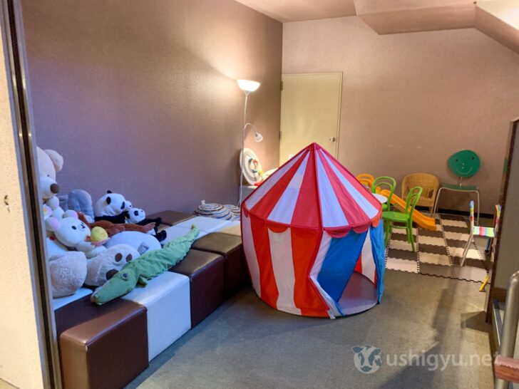 Kids’ corner near the dining room