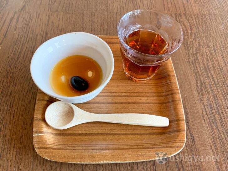 Welcome sweets of homemade milk pudding and tea