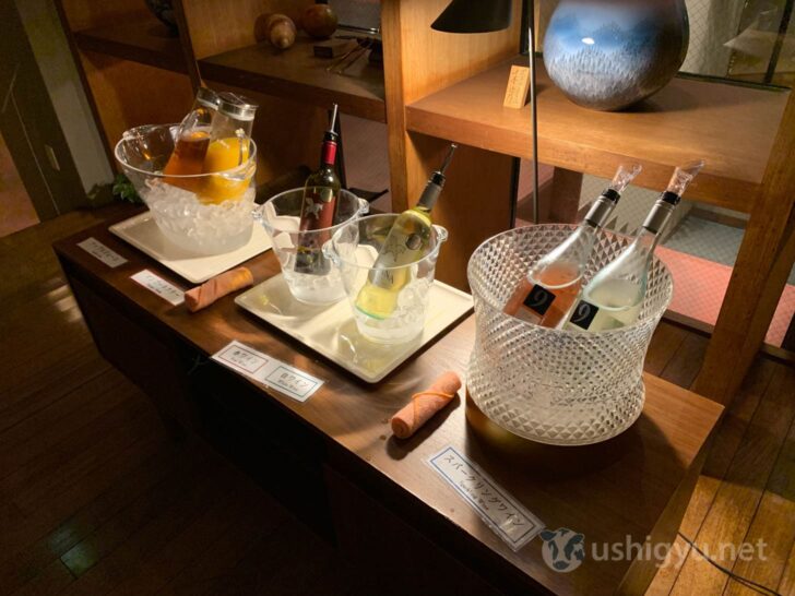 Free-drink lounge with wine and juices