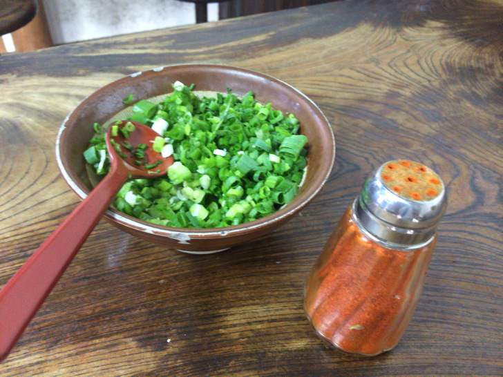 Green onions available for unlimited adding