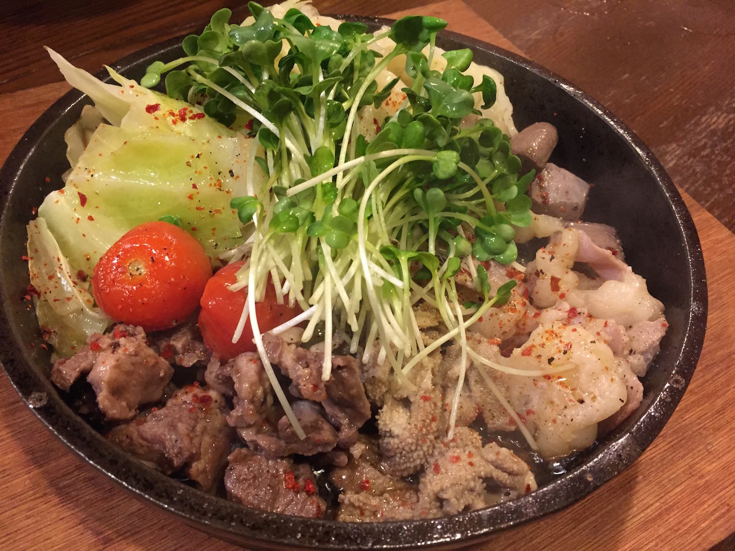Mixed offal grilled with fresh vegetables