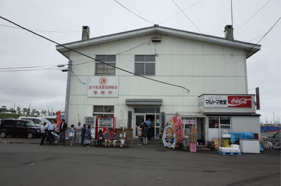 Long queue at Marutoma Shokudō