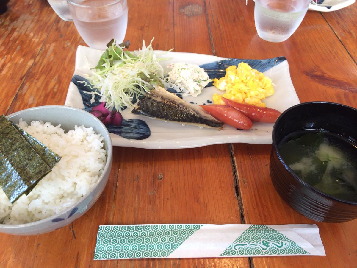 Hearty breakfast before snorkeling