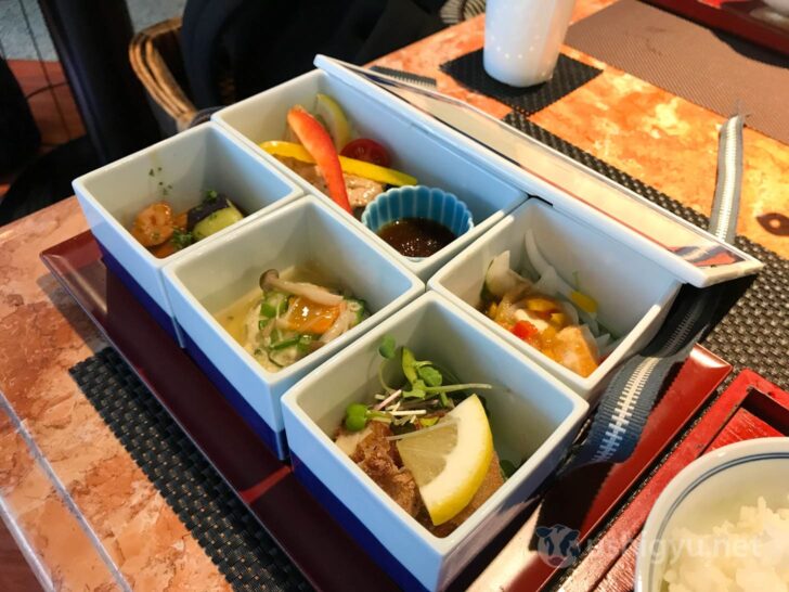 Gallery Arita: Contents of the Arita-yaki Five Course Set