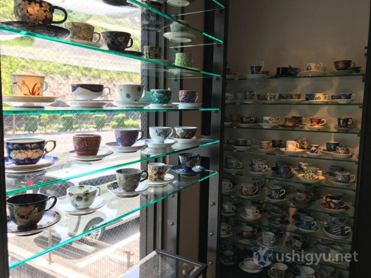 Gallery Arita: You can choose from the wall of coffee cups