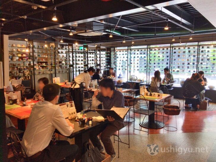 Gallery Arita: Japanese-modern space surrounded by Arita-yaki coffee cups