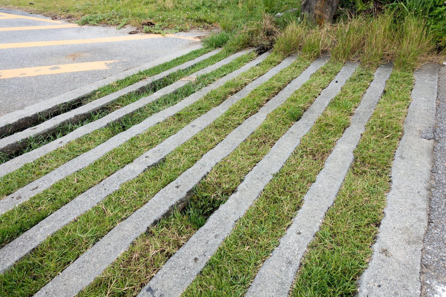 Grooves slightly bumpy for vehicles