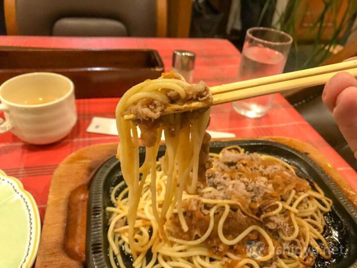 Gourmet Fugetsu's special sauce has a fruity taste from aromatic vegetables