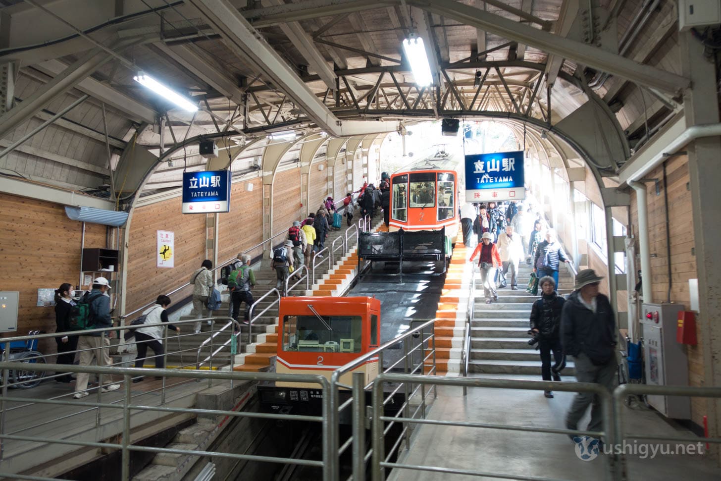 Cable car departing Tateyama Station