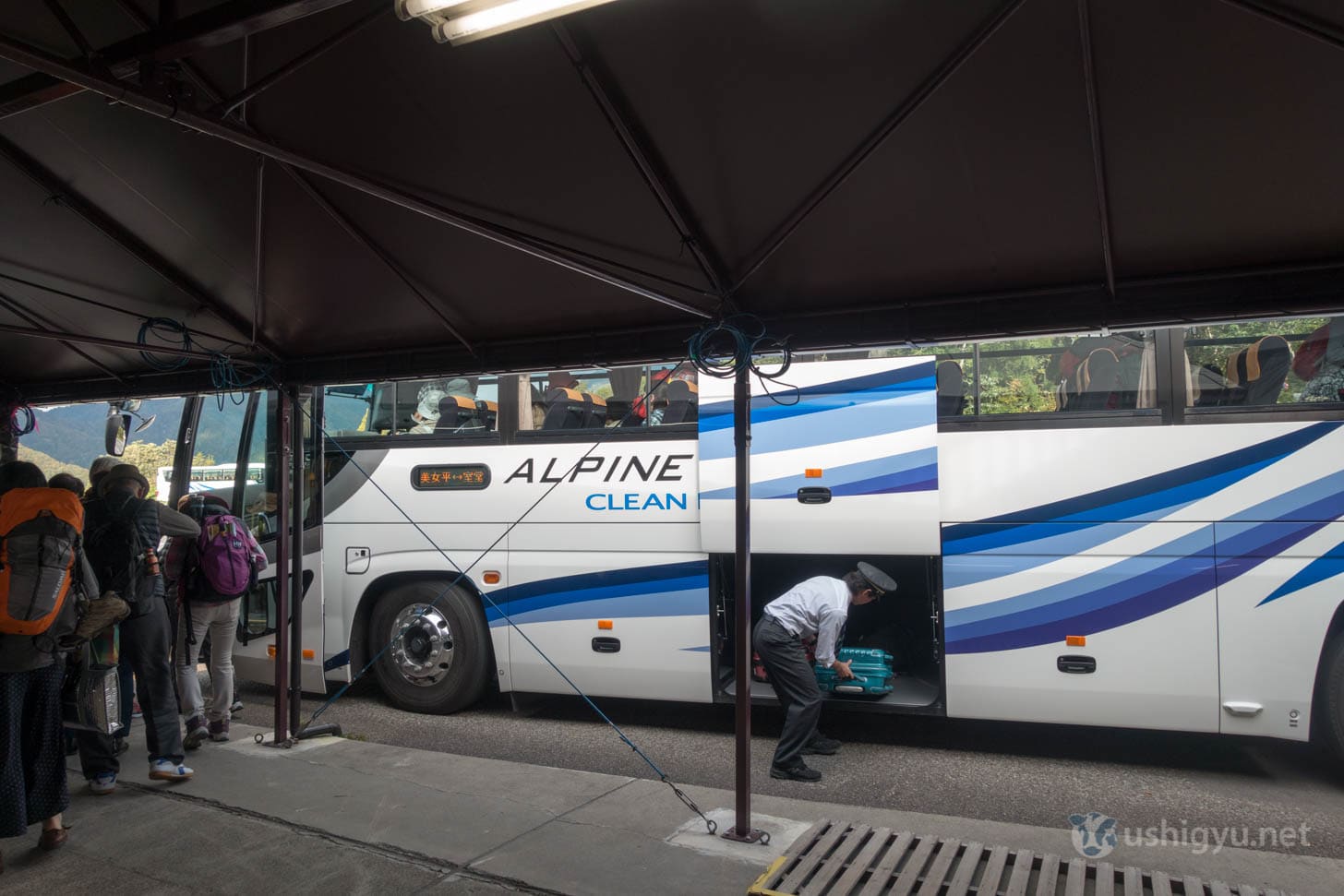 Tour bus departure from Bijodaira