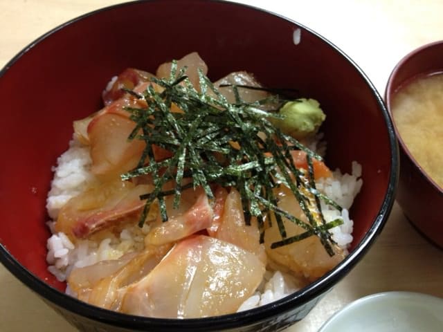 Seafood bowl with miso soup and pickles